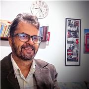 Professor Profissional, formado em Letras - Inglês/ Português e apaixonado pelo ensino de idiomas. Tenho mestrado na área de En